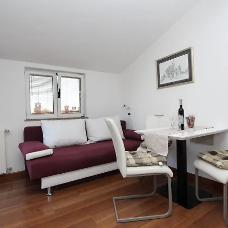 Beeindruckendes Nur 10 Gehminuten Zum Von Mit Grill Rovinj